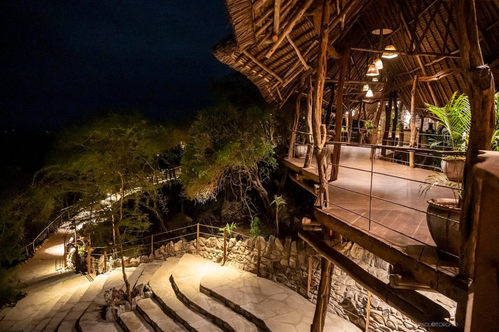 Lions Bluff Lodge
