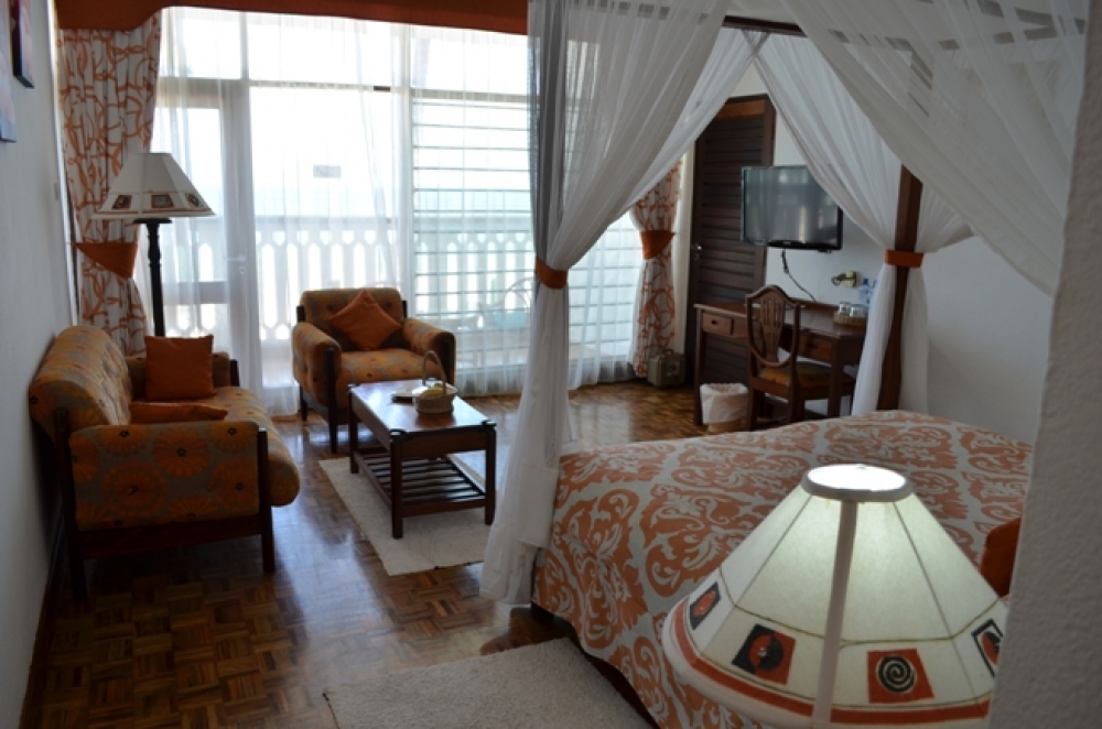Travelers Beach Hotel